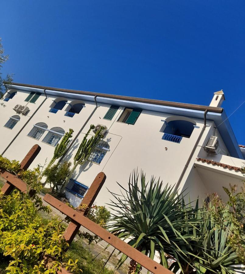 Agriturismo Palas De Serra Country Resort Onifai Екстер'єр фото