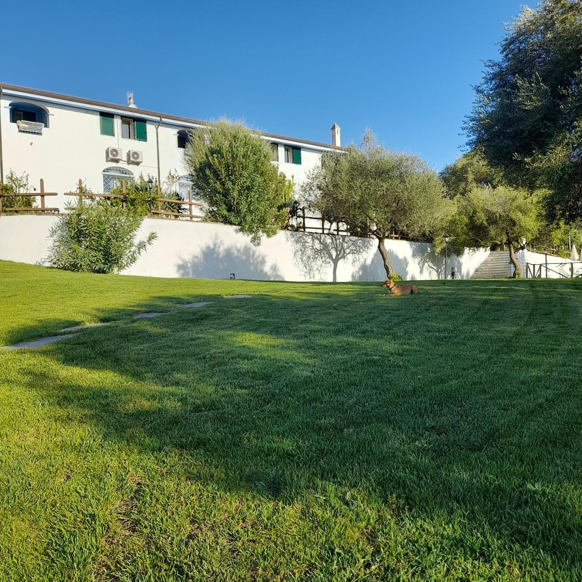Agriturismo Palas De Serra Country Resort Onifai Екстер'єр фото