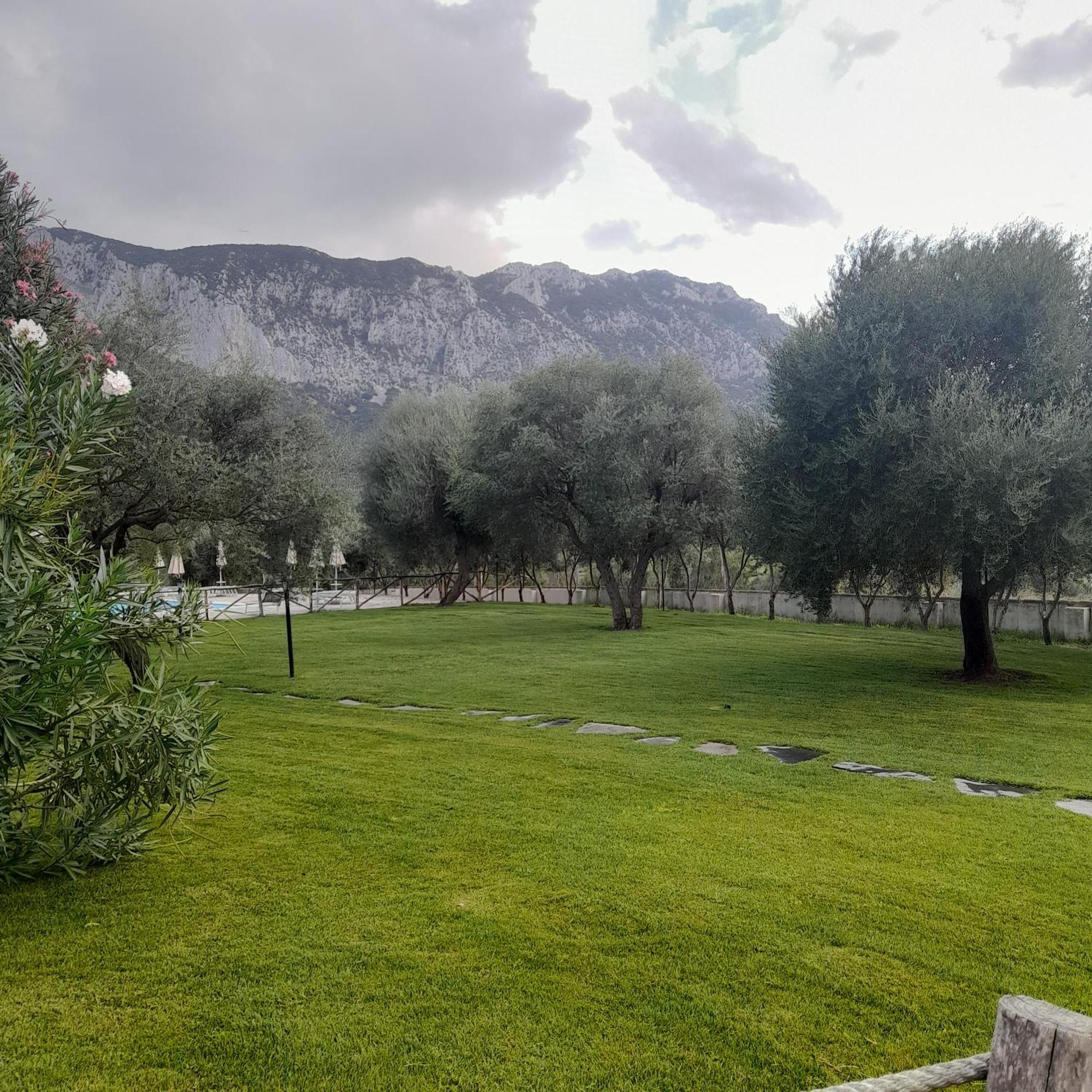 Agriturismo Palas De Serra Country Resort Onifai Екстер'єр фото